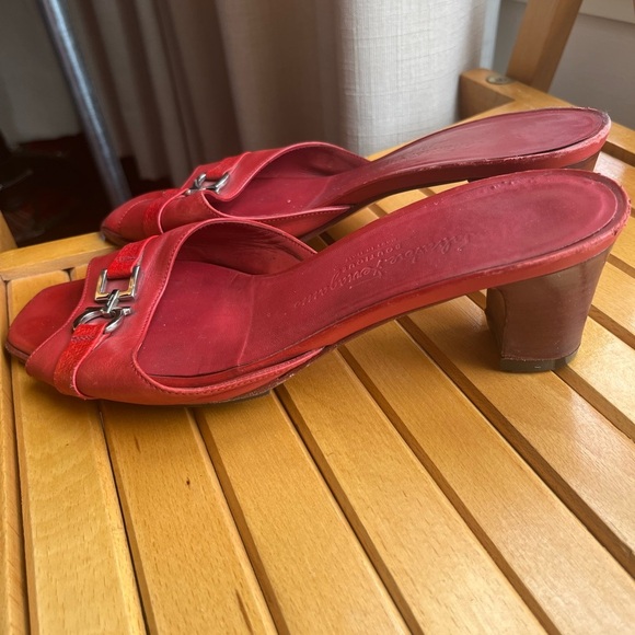 Salvatore Ferragamo “LENNOR”  Coral Leather Slide Mid Heel, Size 8.5 - Picture 13 of 16